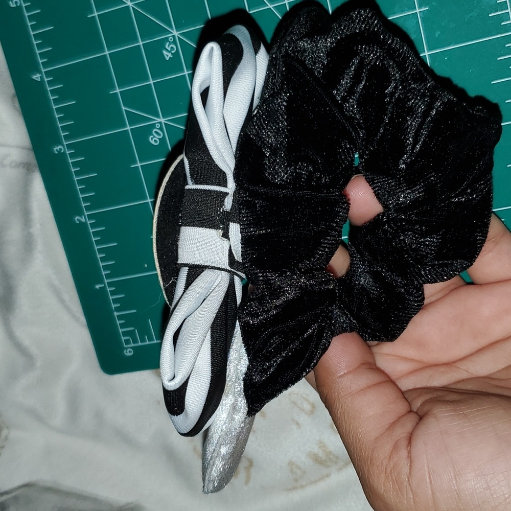 Scrunched - Picture 5 of 12